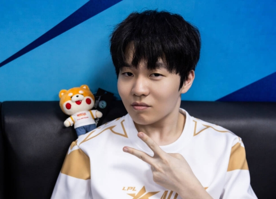 Rookie官宣与小钰分手：已经分开一段时间了，分手是我提出来的