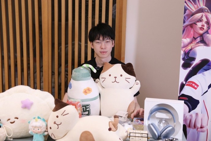 AL分享Hope返图：王哥的周年礼物开箱来啦 一年两度青青草原大会